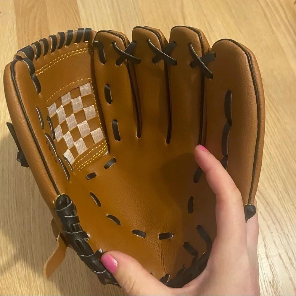 Right Handed Glove 10.5” Tan Black Stitching Baseball Kids